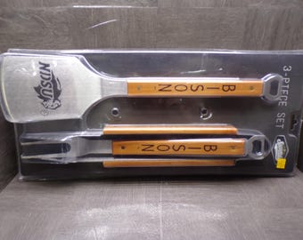 2605 NDSU Bison 3 pc Grill Tool Set Heavy Duty Stainless Steal w/ Wood Handles New