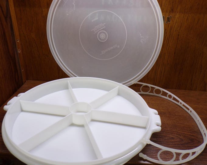 2505 Tupperware 12" Round Divided Vintage Pie Veggie Carrier 6-section White Snack Keeper & Frosted Lid w/ Handle - Good Condition