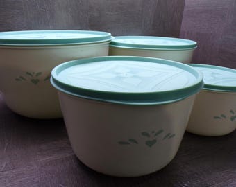 2605 Tupperware Vintage 8 pc Almond Colored Wonderlier (4) Bowl Set w/(4) Teal lids