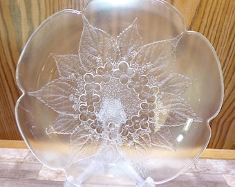 2511 Mikasa Hoya Vintage 12" Crystal Raised Leaf & Dogwood Floral Pattern Textured platter - Great Condition