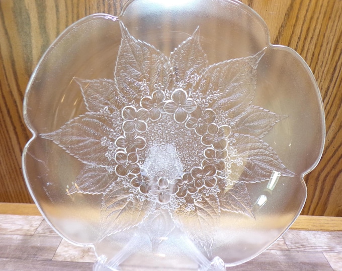 2511 Mikasa Hoya Vintage 12" Crystal Raised Leaf & Dogwood Floral Pattern Textured platter - Great Condition