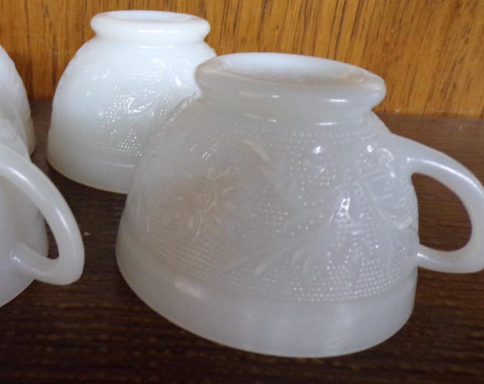 2507 Indiana Glass Tiara Sandwich Vintage Milk Glass Punch / Snack Cups Set of 4 - Pre-owned Great Condition