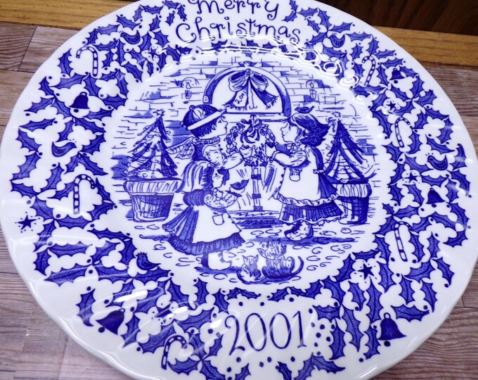 2511 One Merry Christmas 2001 Vintage Royal Crownford 9" Plate by Norma Sherman Staffordshire England - Great Condition