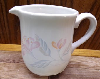 2511 Corelle Coordinates Pink Trio Blossom Retired 4.25" Creamer / Cream Pitcher - Great Condition