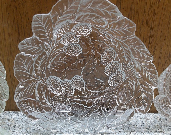 2408 Indiana Glass Loganberry 7" Textured Embossed Glass Bowls Set of 5 Berries & Leaves -Excellent Condition Very Beautiful