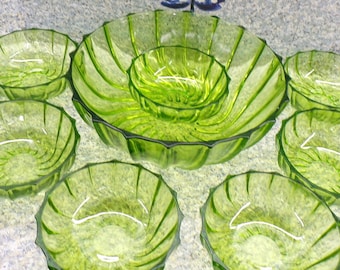 2211 Federal Glass Rhythm Limelight Green Twist Swirl 8 pc Bowl Set Vintage 1960's - 10" Serving Bowl and (7) 5" Bowls - Great Condition