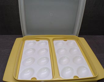 2606 Tupperware 12" x 9" Vintage Deviled Egg Keeper with Lid #723-3 Harvest Gold Yellow with Frosted Cover