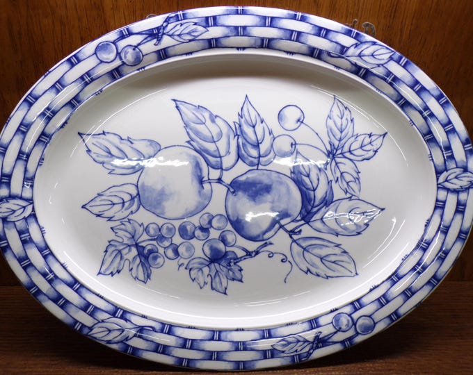 2506 Pier 1 Blue & White Apple Basket 17" Oval Platter Made in Italy - Looks Great- Some Crackling No Chips or Cracks