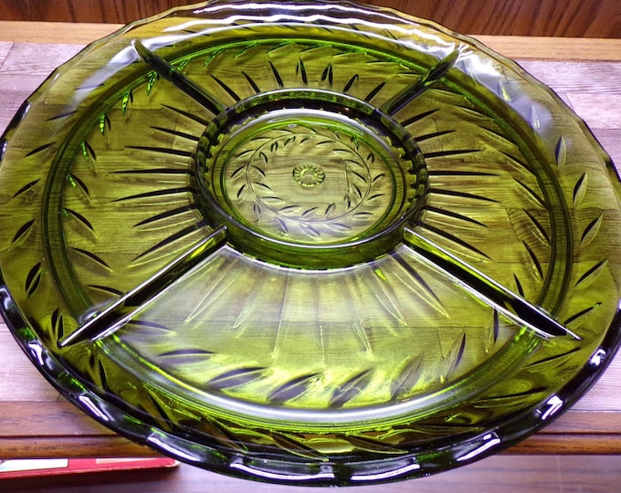 2509 Indiana Glass Avocado Green Laurel Leaf 13" Divided Sectional Platter Relish Tray - Great Condition