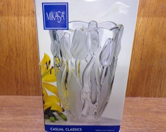 Mikasa Casual Classics 9.5" Spring Tulips Vintage Clear / Frosted Vase - Pre-owned Great Condition in Original Box