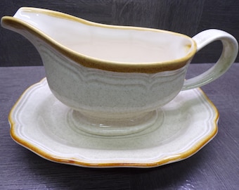 2605 Mikasa EC400 / EB801 Oven to Table Gravy Boat & Underplate
