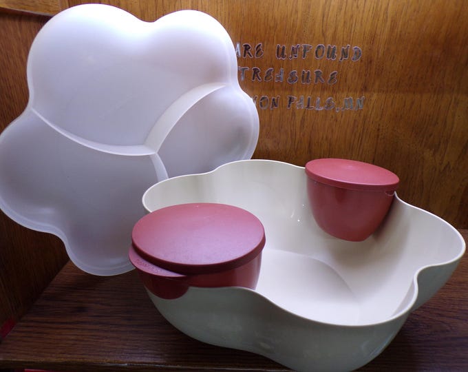 2506 Tupperware 6 pc Open House Chip-n-Dip / Salad Set Latte & Cinnamon Chip Bowl, Lid and 2 Dip Cups w/Lids - Great Condition