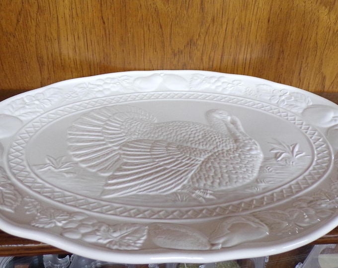 2504 Ceramic Turkey Platter 18" x 14" White Tray w/ Fruit Rim & Turkey Center - Great Condition in Original Box