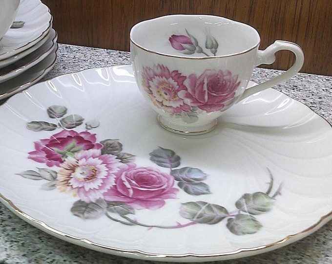 2409 Rose Pattern Scalloped 9" Luncheon Plate & Cup Sets Vintage Japan Gold Trim Pink Red Floral - 10 pcs (5) Cups and (5) Plate - Good Cond