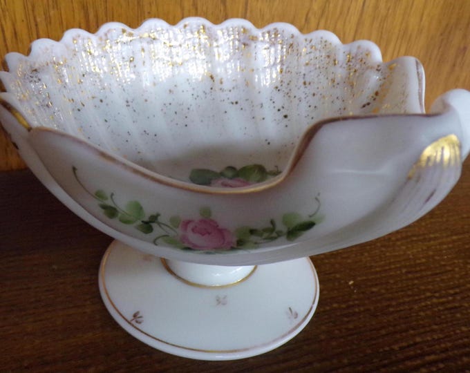 2506 Cambridge Glass Milk Glass 6" Seashell Compote Tuscan Charleton Footed Dish - Great Condition