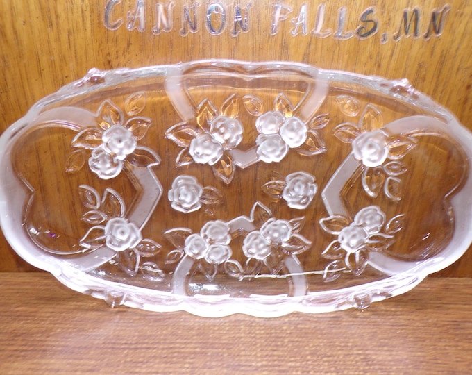 2507 Mikasa Vintage Walther glas 13.5" x 7.5" Oval Serving Tray w/ Frosted Hearts & Roses - Pre-owned Great Condition