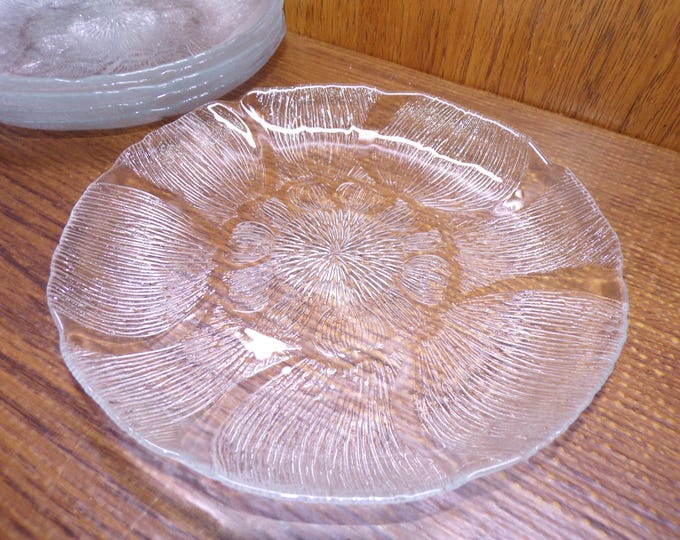 2509 Arcoroc Fleur Flower Vintage Tempered Glass 7.75" Salad, Snack, Lunch Plates Set of 6 - Made in France - Great Condition