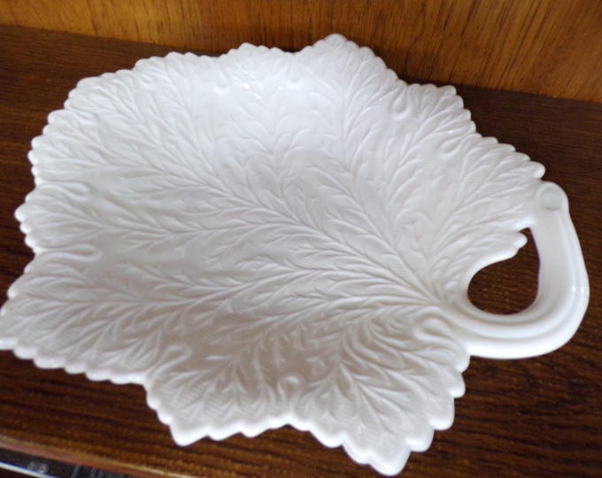 2506 Fenton Textured Milk Glass 11" Leaf Cake Serving Plate w/ Handle Vintage 1950s - Great Condition