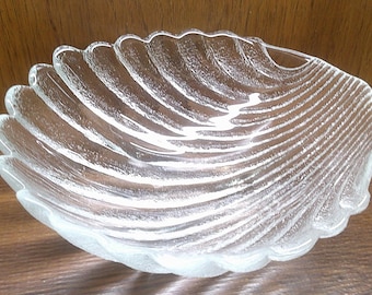 2502 Anchor Hocking Textured Glass Clam Shell 11" Vintage Centerpiece / Serving Bowl - Great Condition No Chips or Cracks