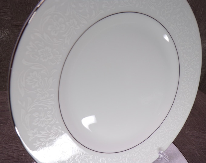 2602 Grace Concerto Vintage Fine China 6.5" Bread Plates Set of 5 White Floral Lace Dinnerware w/ Platinum Rim - Great Condition