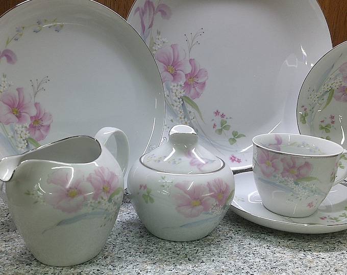 2502 Mikasa Couture Pretty Bouquet Vintage Fine Bone China Dinnerware - Excellent Condition Choose from List: