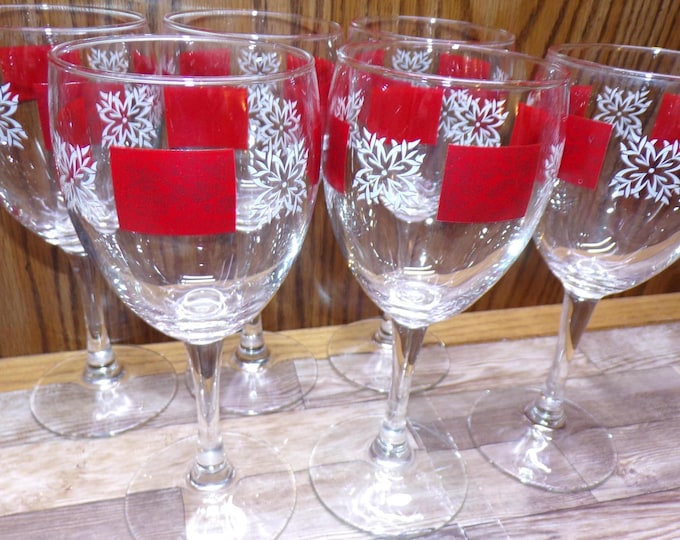 2511 Christmas Holiday 7" Stemmed Wine / Water Glass Set of 6 Snowflake & Red Square - Great Condition
