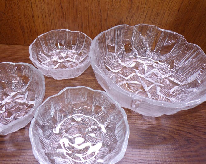 2504 Hoya Iceberg 4 pc Glass Bowl Set (1) 9" Bowl & (3) 5.5" Bowls Vintage 1970's - Great Condition
