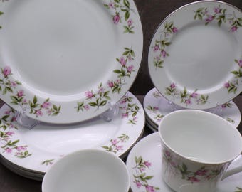 2606 Fine China Vintage Dinnerware Lavender Rose Clusters Platinum Rim