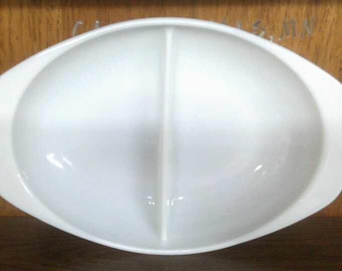 2412 Pyrex Vintage Milk Glass 1.5 qt Divided Baker #1083 13" x 9" Casserole Baking Dish - Great Condition