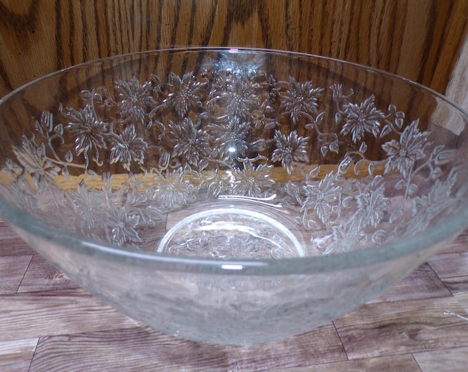 2511 Princess House Fantasia 10.5" Vintage Salad Serving Bowl- Beautiful Poinsettia Leaf 5" Deep - Great Condition