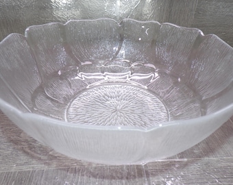 2602 Arcoroc "Fleur" Flower Textured Tempered Glass 9" Vintage Serving Bowl w/ Petal Pattern Made in France -Great Condition