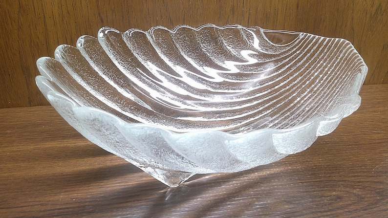 Anchor Hocking Textured Glass Clam Shell Bowl - Thumbnail 4
