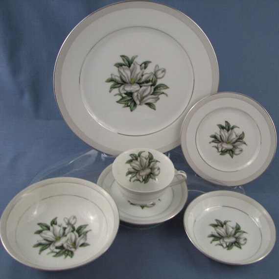 2312 Wentworth China #6023 Yolanda Vintage Beautiful White Floral