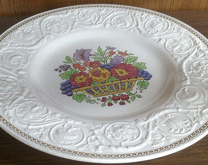 2411 Wedgwood Patrician Windmere 10.5" Floral Plate w/ Textured Rim Made in England - Good Condition