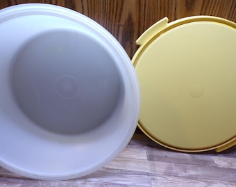 2511 Tupperware 13" Harvest Gold Vintage Cupcake, Cake, Pie Keeper Carrier with 6" Tall Frosted Cover- Good Condition No Handle