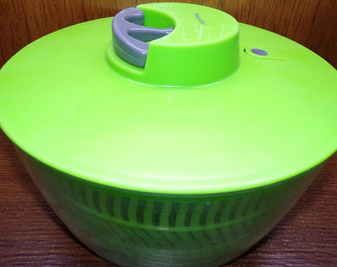 2506 Prep Solutions by Progressive 3 Pc Salad Spinner 4 Quart Pull Cord 10" Wide x 5.5" Tall- Good Condition Some Scratches & Wear