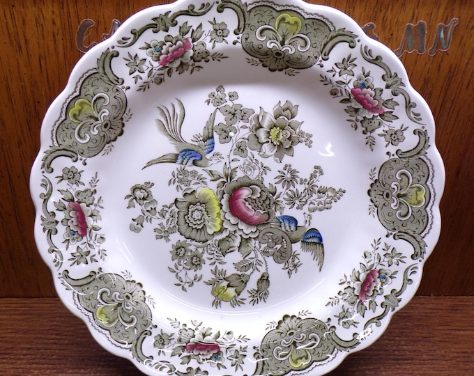 2508 Ridgway of Staffordshire Windsor One Multicolor Hand-Engraved 10" Dinner Plate Made in England - Great Condition