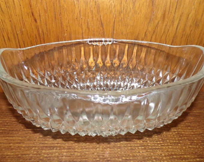 2507 Indiana Glass Vintage Diamond Point Oval Footed Bowl 8.5" x 5.5" x 4" Tall - Pre-owned Good Condition