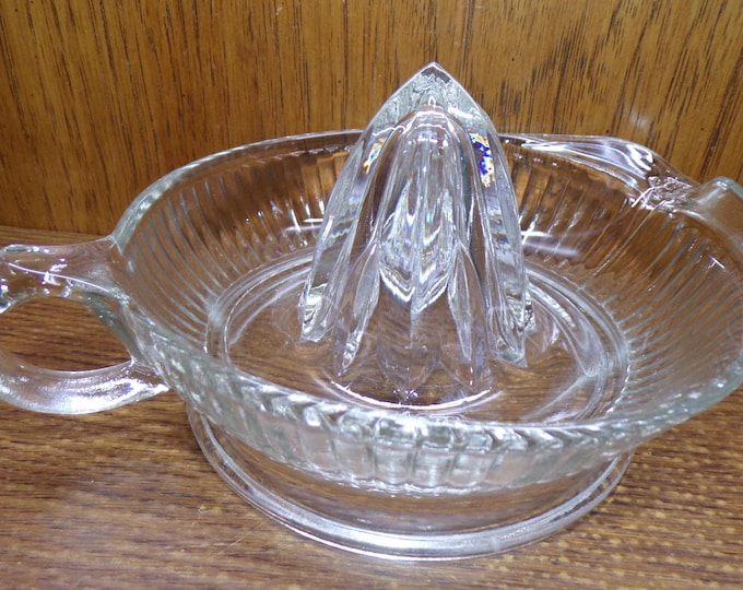 2505 Anchor Hocking Glass 6.5"Ribbed Reamer Juicer Vintage - Great Condition
