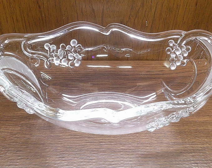 2411 Mikasa 11.5" x 7.5" Clear / Frosted Oval Centerpiece Serving Bowl w/ Raised Frosted Ribbons & Flowers - Great Condition