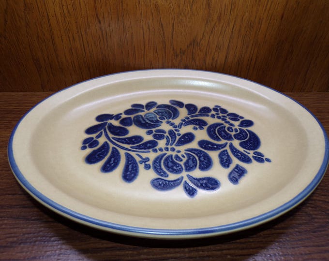 2506 Pfaltzgraff Folk Art Stoneware Pottery 13.75" x 10.75" Oval Platter Blue on Tan w/ Blue Rim Made in USA - Excellent Condition