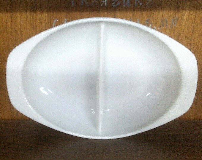 2412 Pyrex Vintage Milk Glass 1.5 qt Divided Baker #1083 13" x 9" Casserole Baking Dish - Great Condition