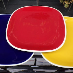 2305 Oneida 12&quot; Heavy Stoneware Plates/ Platters- Set of 3 Blue, Red, Yellow - Light Scratches - Otherwise Great Condition