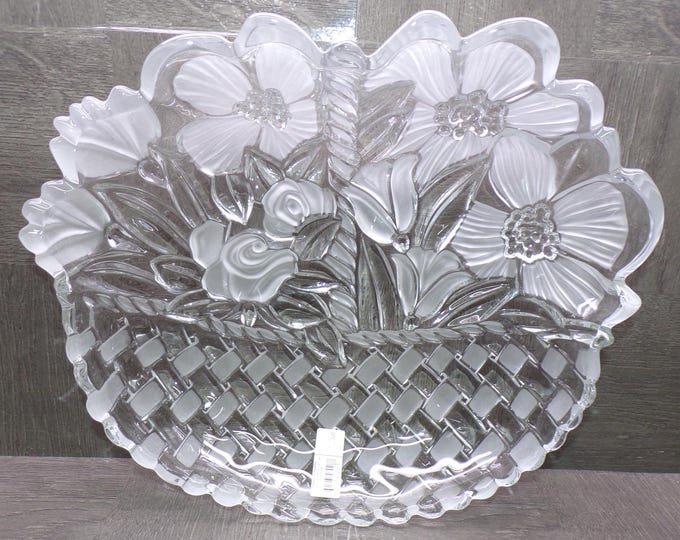 2605 Mikasa Studio Nova Fancy Flowers Vintage 14" Frosted Centerpiece Bowl