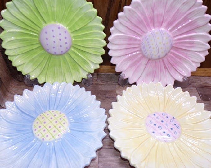 2510 Home Interiors Daisy Flower Sunflower Ceramic 8" Plates Set of 4 Yellow, Blue, Green, Pink - Good Condition Some Crazing No Chips
