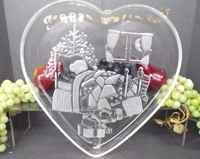 2309 Mikasa Glass 12" Christmas Dream Teddy Heart Shaped Serving Platter - Frosted Teddy Bed Tree Toys - Great Condition