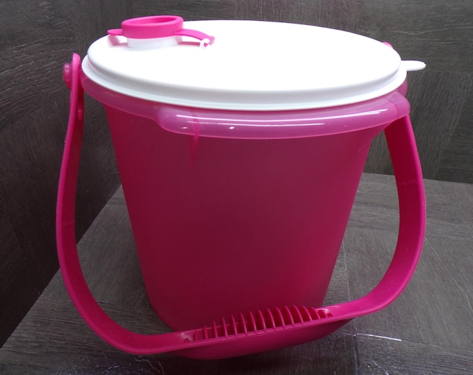 2602 Tupperware Beverage Jug Drink Bucket Easy Go 5 Liter 4653A-2 Pink w/ White Lid Pink Spout 8.5" - Great Condition