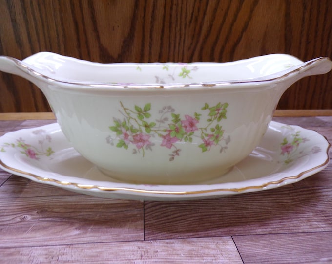 2510 Syracuse China Federal Shape Stansbury Gravy Boat w/ Attached Under Plate Gold Rim - Great Condition