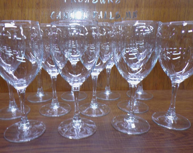 2505 Arcoroc Luminarc Nuance 7.25" 10.5 oz Clear Crystal Wine Glasses Set of 12  - Made in France - Great Condition in Original Box