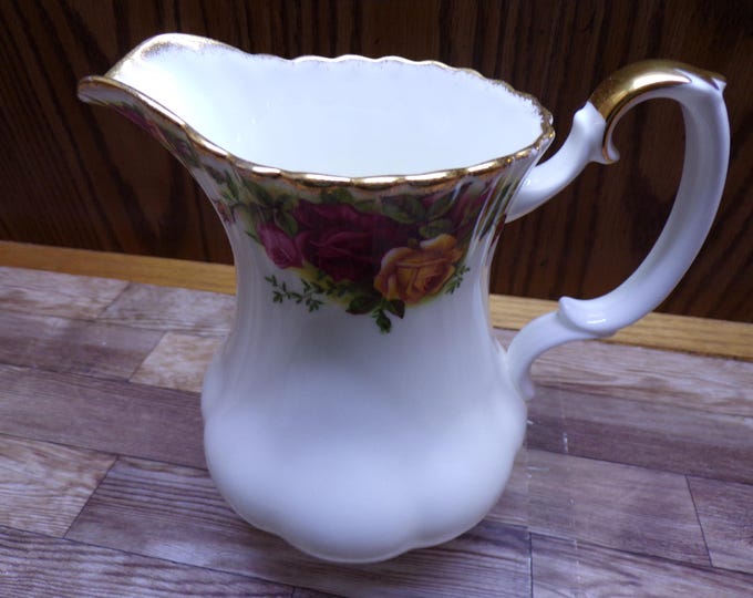 2511 Royal Albert Old Country Vintage Fine Bone China 6.25" Cream Pitcher Beautiful Floral & Gold Accent Made in England - Great Condition